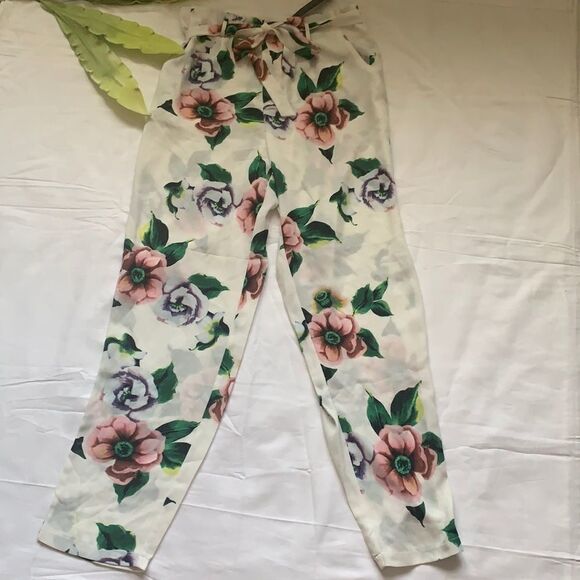 🌸nwt Revamped High Waisted Floral Pants🌸 - Picture 2 of 12